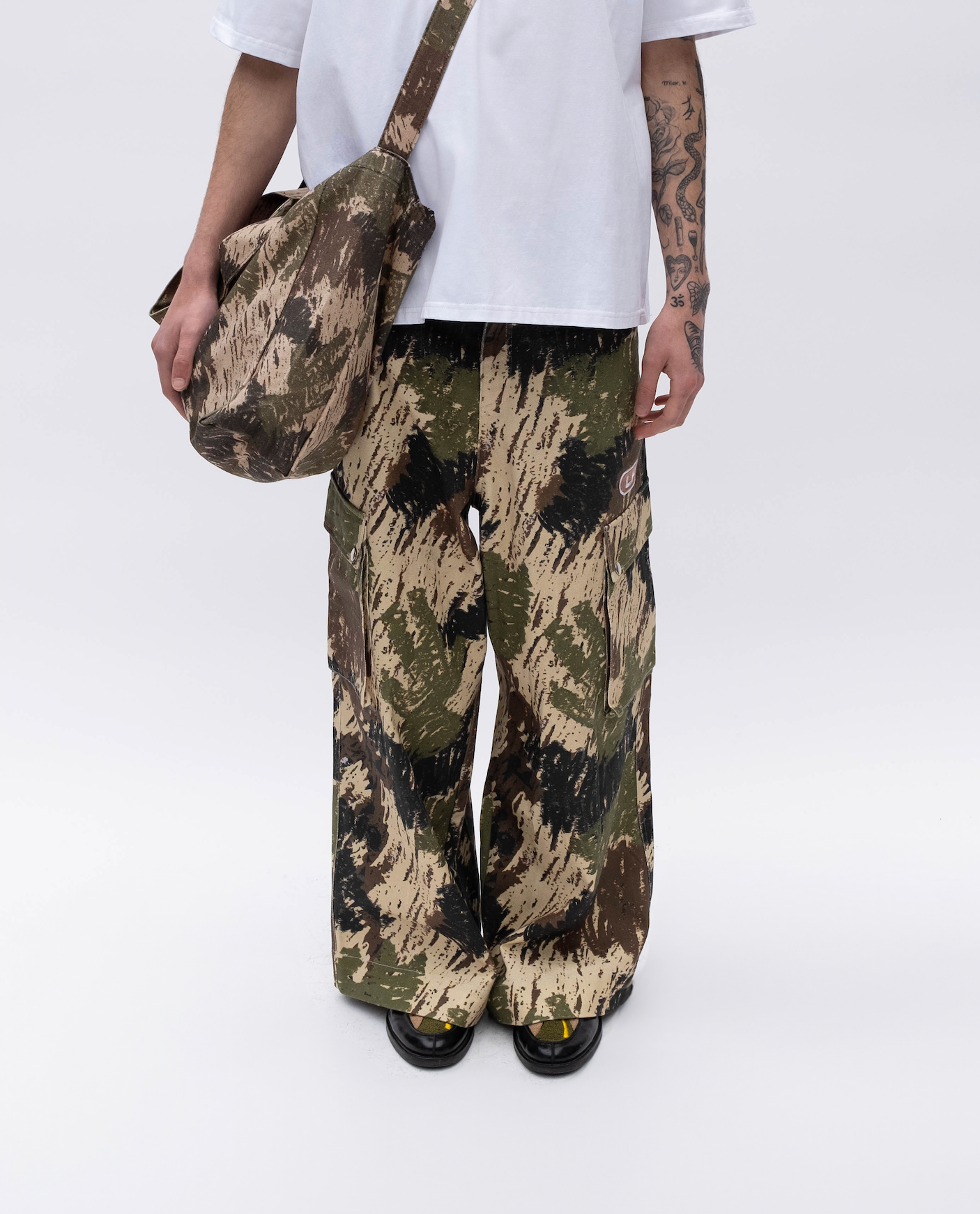 La Fam CRAYON CAMO PANTS S size