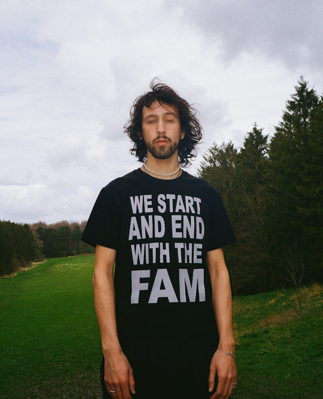 Small tee black WE START AND END WITH THE FAM