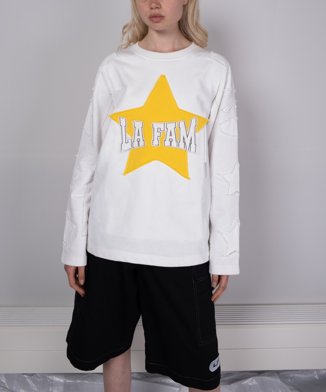 DISTRESSED STAR LONGSLEEVE WHITE
