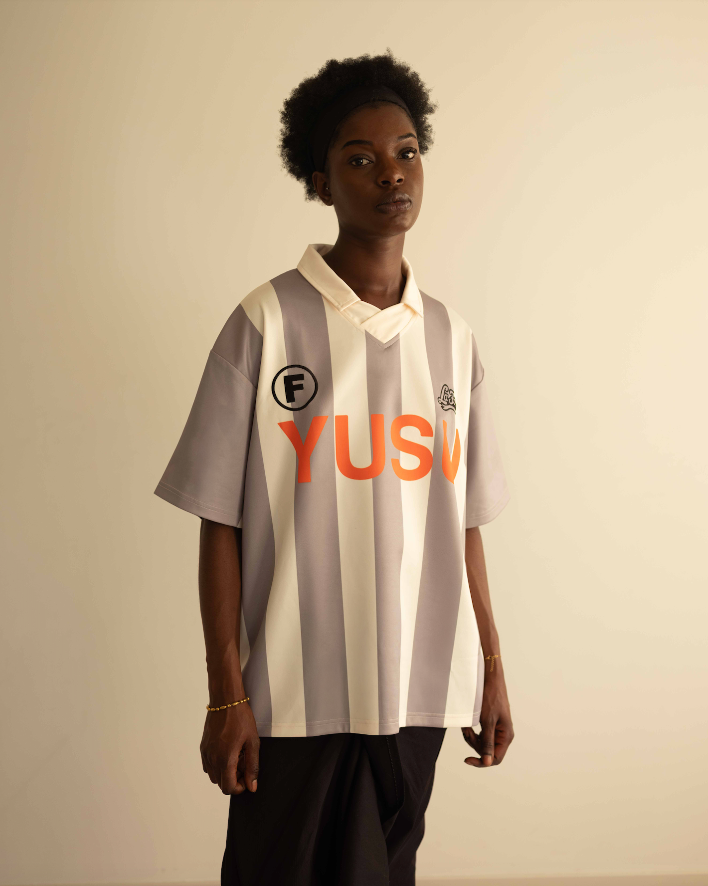 yusu x la fam football jersey grey /creme