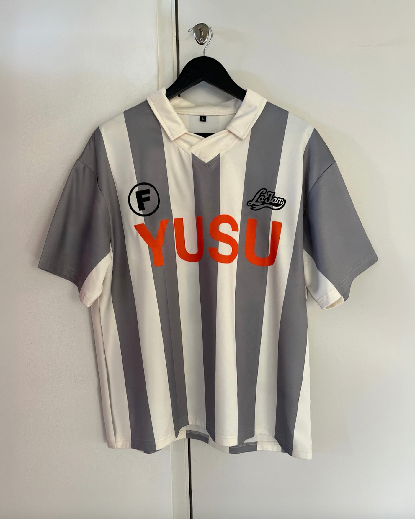 yusu x la fam football jersey grey /creme