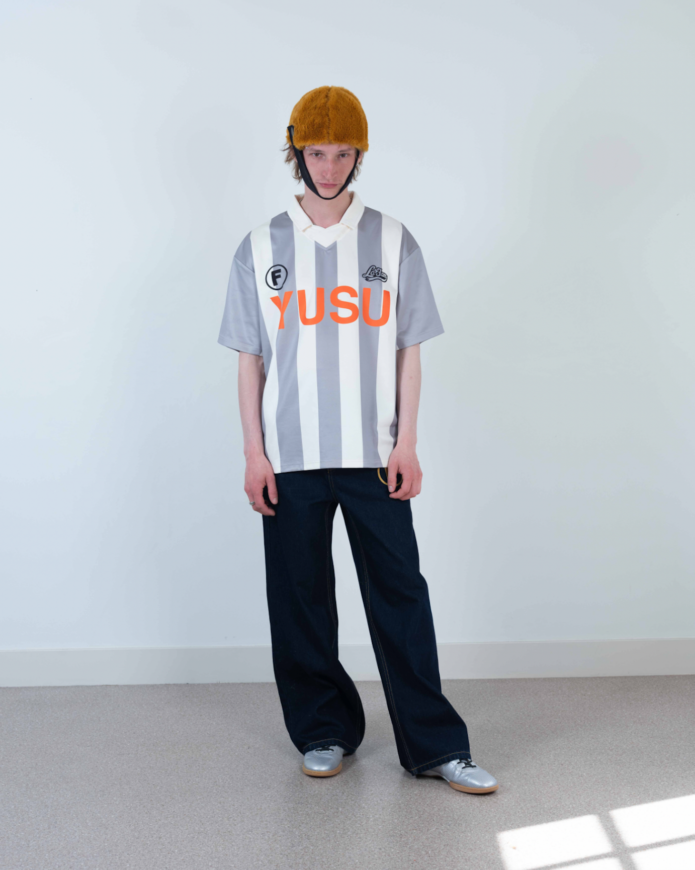 yusu x la fam football jersey grey /creme