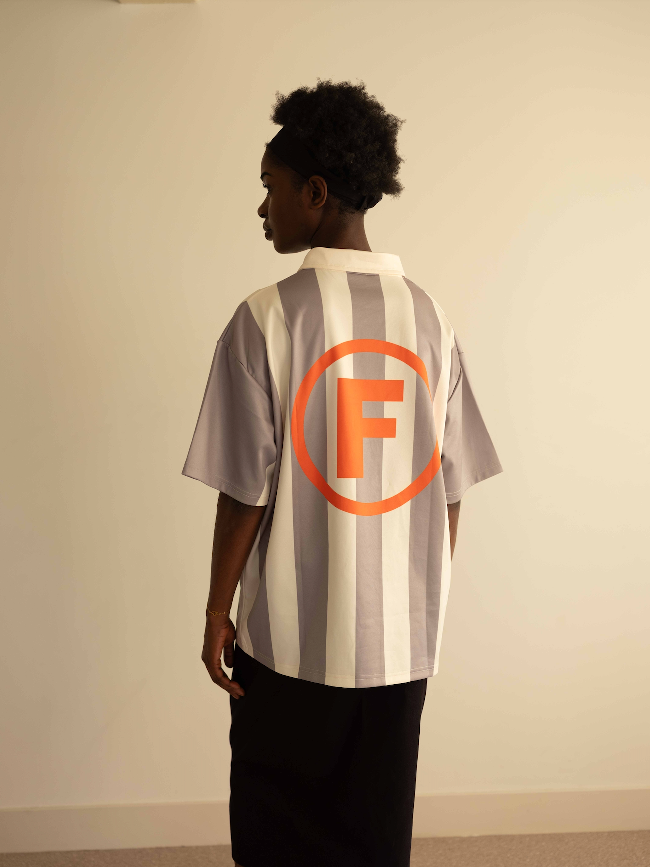 yusu x la fam football jersey grey /creme